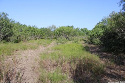 unit-1-760-1 N Graytown Rd, Saint Hedwig, TX, 78152-8318 | Card Image