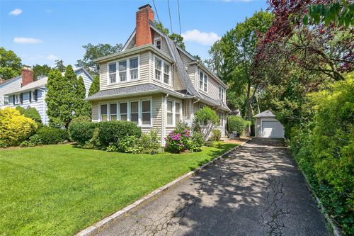 9 Vista Way, Port Washington, NY, 11050-3806 | Card Image