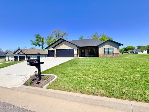 5402 Thornridge Dr, Jefferson City, MO, 65109-3392 | Card Image