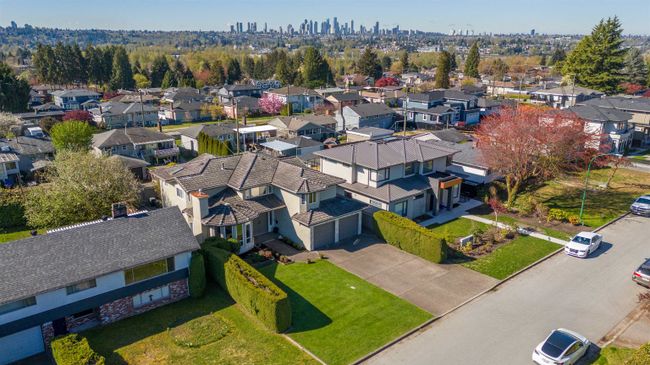 7150 Adair Street, House other with 6 bedrooms, 4 bathrooms and 6 parking in Burnaby BC | Image 3
