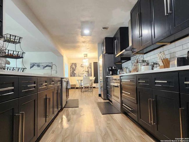 207 Woodlake Dr, House other with 4 bedrooms, 2 bathrooms and null parking in McQueeney TX | Image 4
