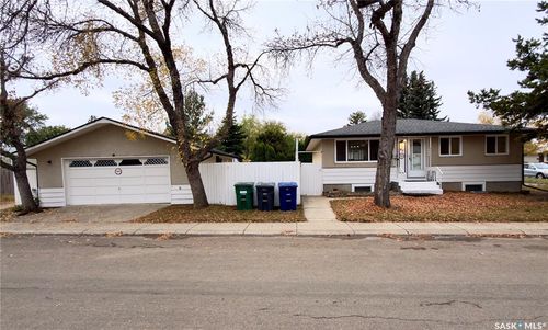 41 Cartier Cres, Saskatoon, SK, S7L4L8 | Card Image