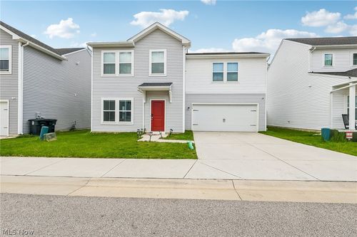 572 Auld Farm Cir, Akron, OH, 44320-3011 | Card Image