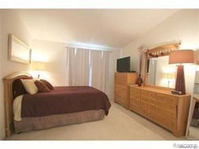 7363 Devonshire, Condo with 2 bedrooms, 3 bathrooms and null parking in West Bloomfield MI | Image 16