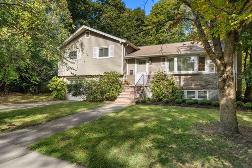 174 Middlesex Rd, Chestnut Hill, MA, 02467-1800 | Card Image