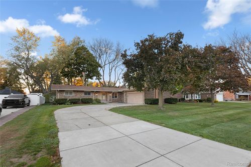 11558 Rickman Dr, Van Buren Township, MI, 48111-2422 | Card Image