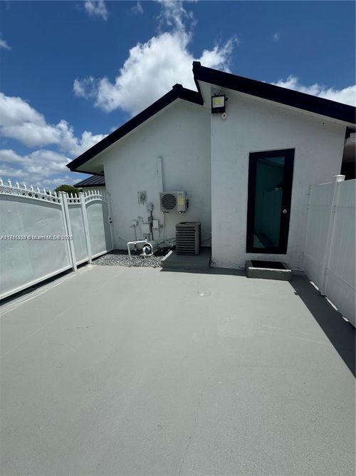 1-12558 Sw 211th Ter, Miami, FL, 33177-5773 | Card Image