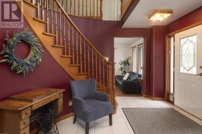 199 Valley St, Home with 5 bedrooms, 4 bathrooms and null parking in Thunder Bay ON | Image 3