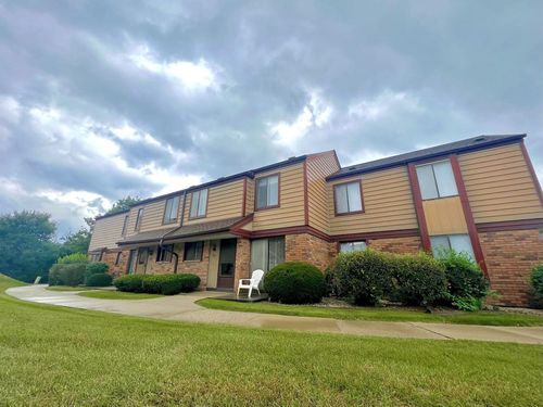 3929 W College Avenue, Franklin, WI, 53221 | Card Image