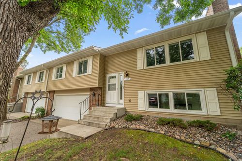 4681 Ridge Cliff Dr, Eagan, MN, 55122-3709 | Card Image