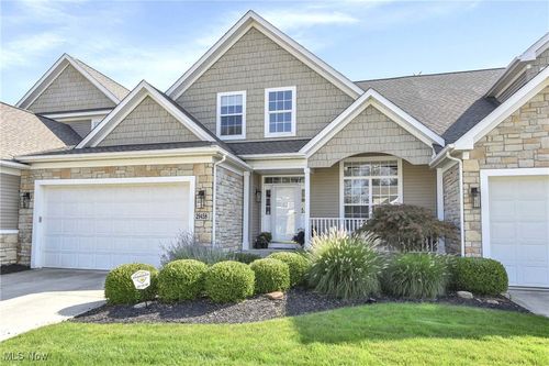 71-29458 Hummingbird Cir, Westlake, OH, 44145-5292 | Card Image