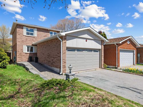 38 Gray Cres, Richmond Hill, ON, L4C5V5 | Card Image
