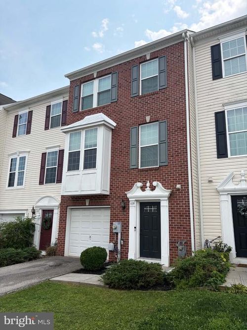 819 Blossom Dr, HANOVER, PA, 17331-2074 | Card Image