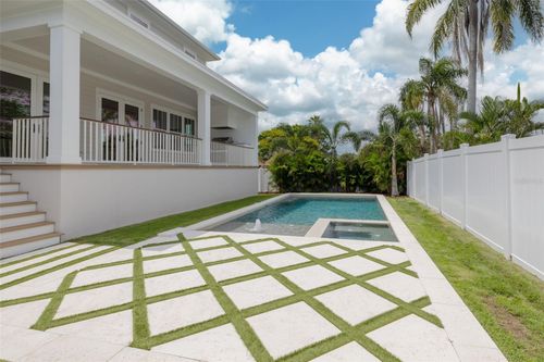 323 Appian Way Ne, ST PETERSBURG, FL, 33704-3839 | Card Image