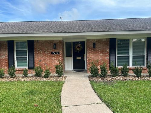 7719 Meadowvale Dr, Houston, TX, 77063-6211 | Card Image