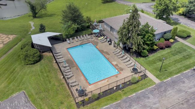 5503 Forest Lake Dr, Condo with 2 bedrooms, 3 bathrooms and null parking in Prospect KY | Image 53