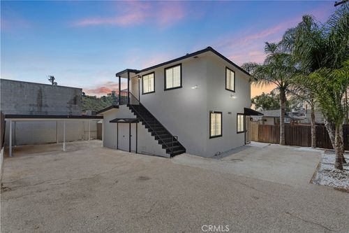 6812 Quinton Ln, Tujunga, CA, 91042-2858 | Card Image