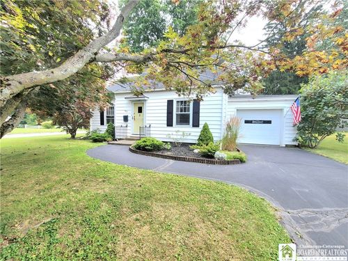 583 Front St, Jamestown, NY, 14701-6053 | Card Image