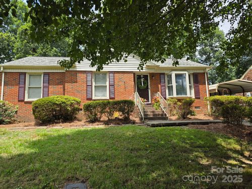 415 E Poplar St, Stanley, NC, 28164-1664 | Card Image