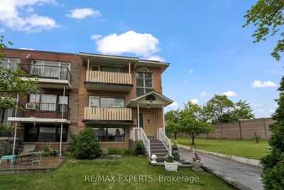 44 Elway Crt, Home with 2 bedrooms, 3 bathrooms and 3 parking in North York ON | Image 2