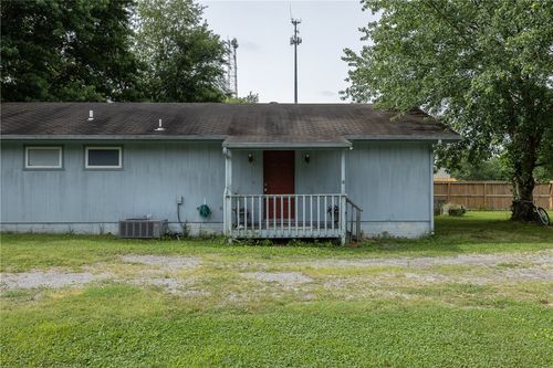 404 4th Ave Ne, Gravette, AR, 72736-9106 | Card Image