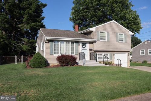 12 Phaeton Dr, Hamilton, NJ, 08690-1515 | Card Image