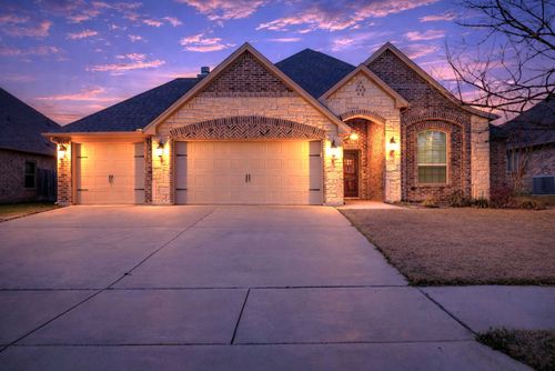 4004 Brookdale Rd, Benbrook, TX, 76116-8562 | Card Image