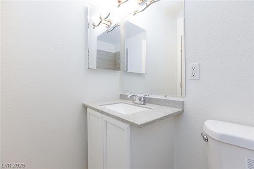 3946 Clear View Dr, Las Vegas, NV, 89121-4711 | Card Image
