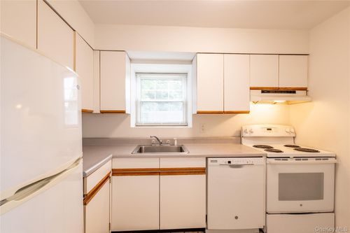 65-101 Sylvan Ave, Miller Place, NY, 11764-2449 | Card Image