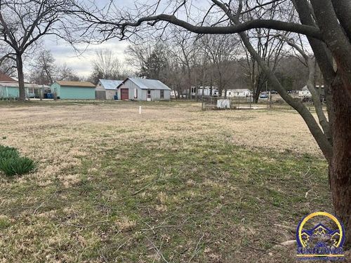 615 W Boone St, Madison, KS, 66860-8068 | Card Image