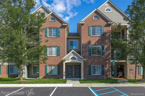 14105 Pinehurst Ln, Grand Blanc, MI, 48439-2638 | Card Image