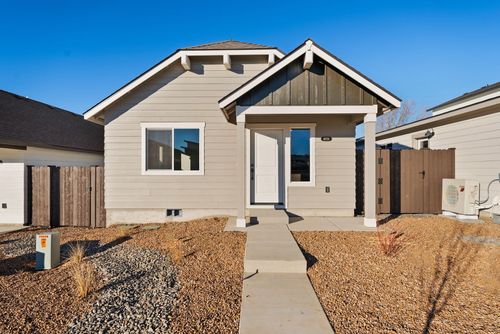 145-4011 Sw Obsidian Pl, Redmond, OR, 97756-6016 | Card Image