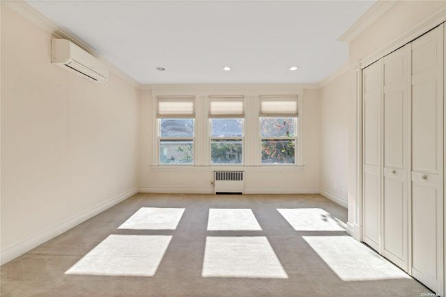 34 Boulevard, House other with 8 bedrooms, 4 bathrooms and null parking in Malba NY | Image 23