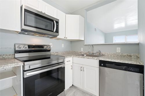 apt-2-7530 Dickens Ave, Miami Beach, FL, 33141-2240 | Card Image