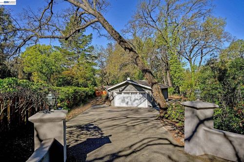 1016 Stone Valley Rd, Alamo, CA, 94507-2024 | Card Image