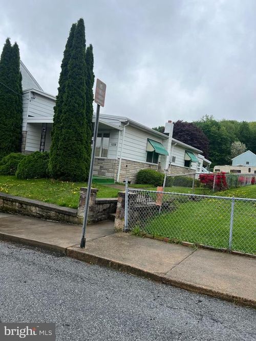1228 Spruce St, ASHLAND, PA, 17921-1835 | Card Image