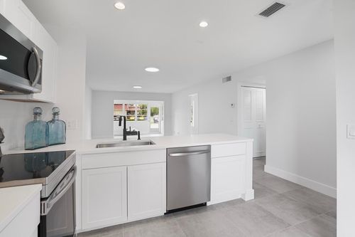 b-737 Nantucket Cir, Lake Worth, FL, 33467-2722 | Card Image