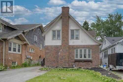 4864 Simcoe St, Niagara Falls, ON, L2E1V9 | Card Image
