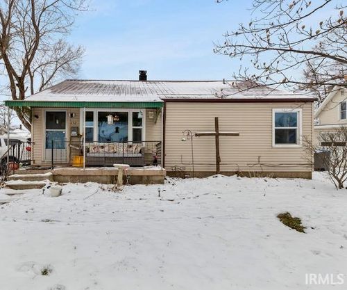 152 N Nappanee St, Nappanee, IN, 46550-1945 | Card Image