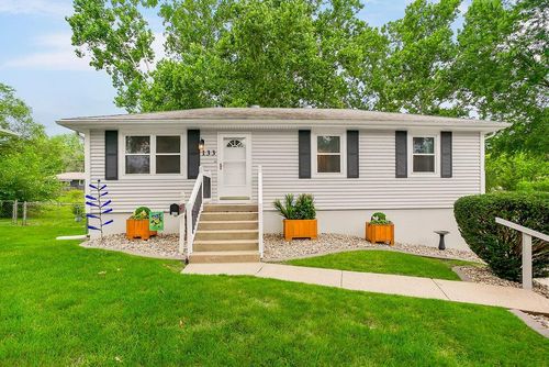 133 Nw Lakeview Ct, Blue Springs, MO, 64014-2828 | Card Image