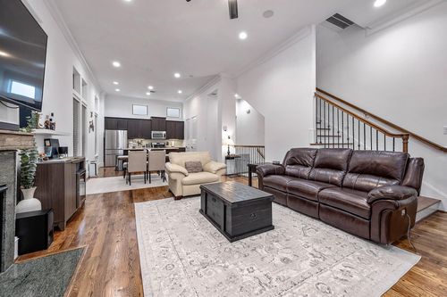 3205 Maxroy St, Houston, TX, 77008-6222 | Card Image