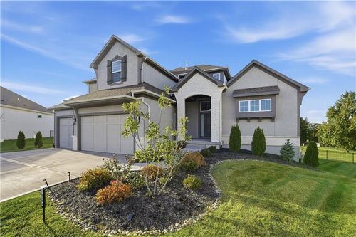 18304 Monrovia St, Overland Park, KS, 66013-4523 | Card Image