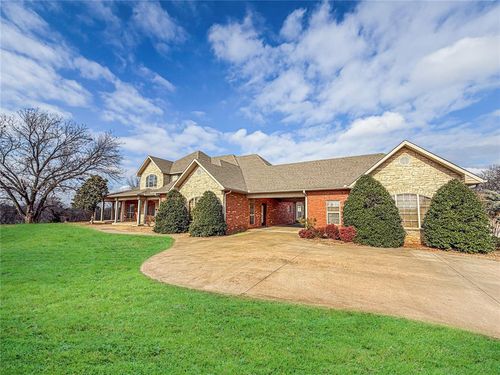 1419 W Royal Oaks Rd, Pauls Valley, OK, 73075-5317 | Card Image