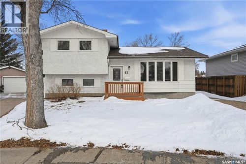 42 Aitken Cres, Regina, SK, S4R5W7 | Card Image