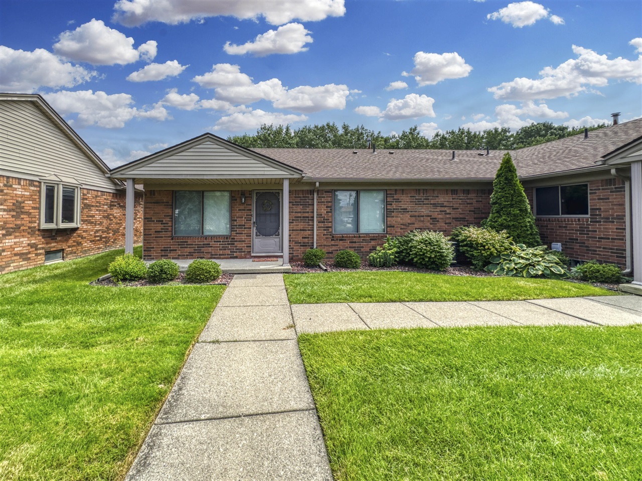 Stoneybrook Ln, Fraser, MI 48026