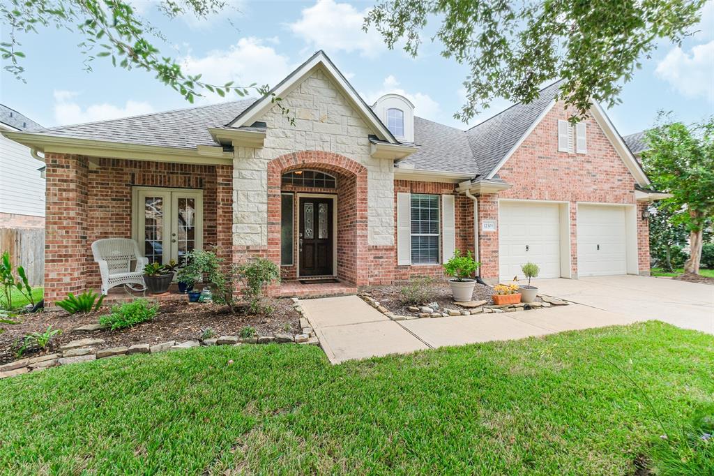 Winding Shores Dr, Pearland, TX 77584
