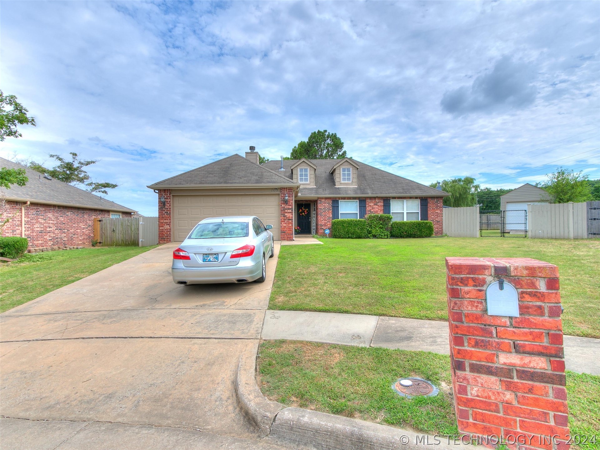 Helena St, Broken Arrow, OK 74012