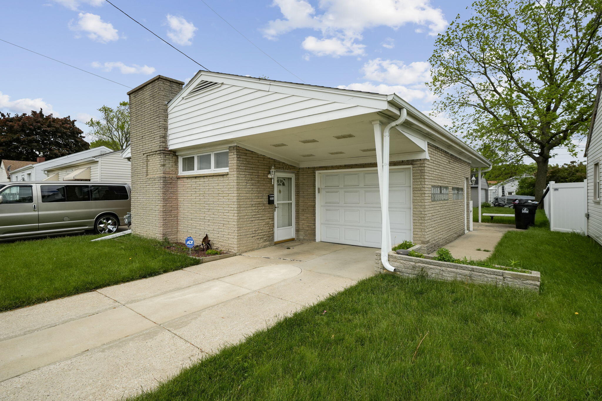 Durand Ave, Racine, WI 53405