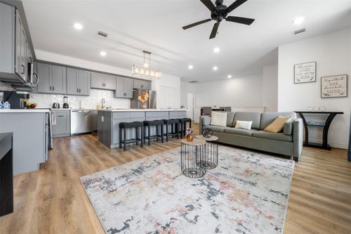 5214 Sherman St, Houston, TX, 77011-3242 | Card Image