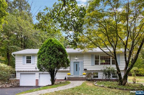 45 W Orchard St, Allendale, NJ, 07401-1731 | Card Image